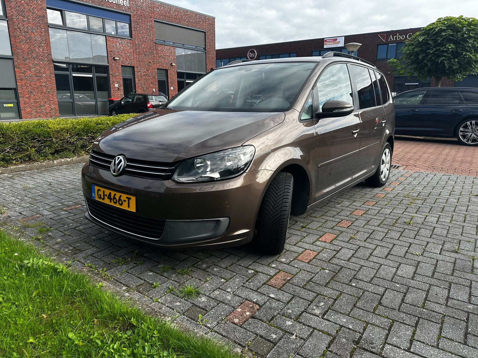 Volkswagen Touran 1.4 TSI 103KW Cross 2011 Bruin, Voorwielaandrijving, 15 km/l, 1416 kg, Zwart