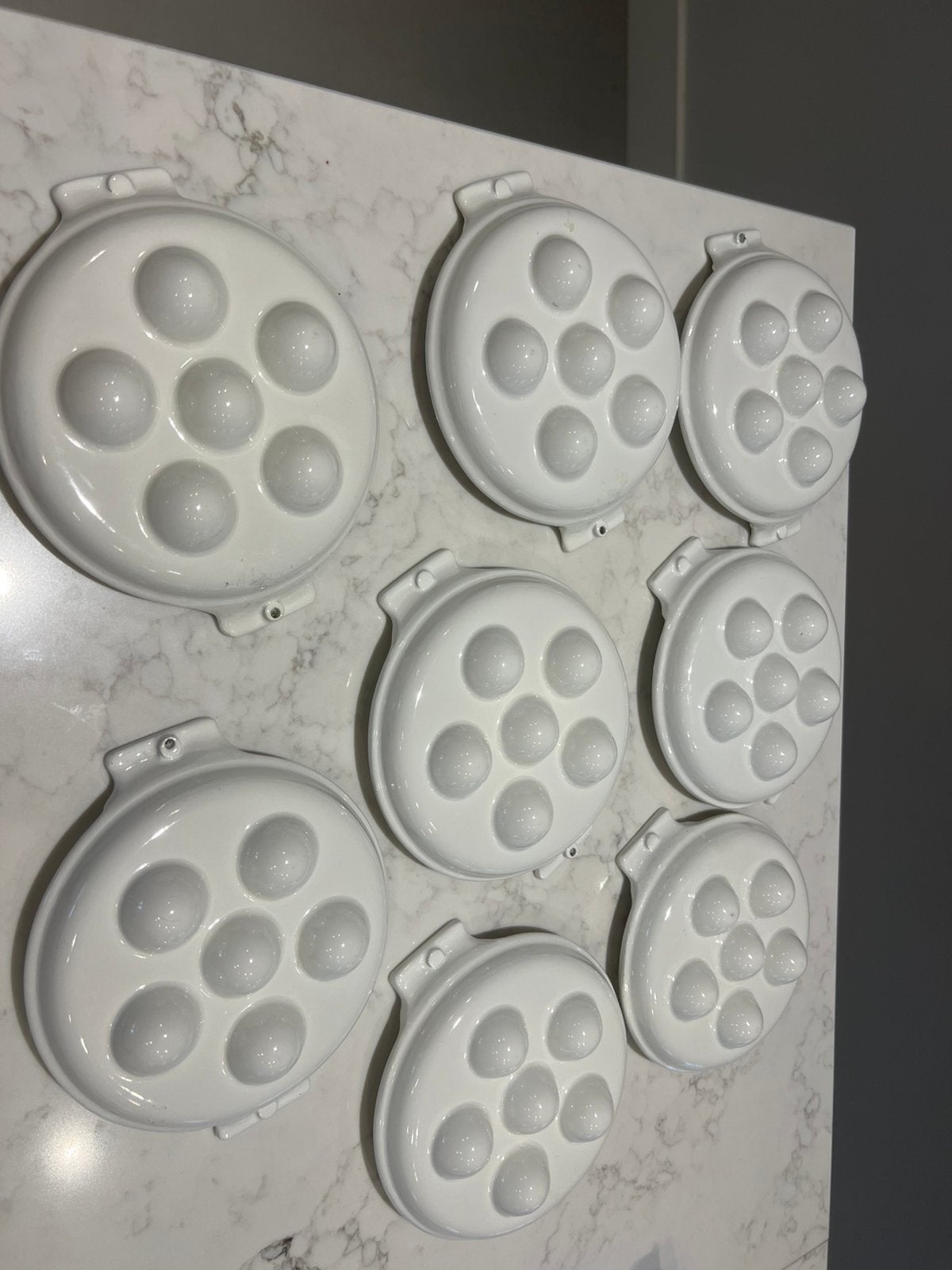 Set van 8 escargot bordjes van gietijzer, als nieuw, Huis en Inrichting, Overige typen, -, -, Ophalen of Verzenden