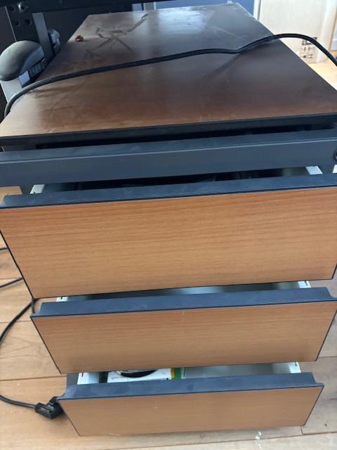 ladenblok (ken) voor bij / onder bureau en 2x bureau, Ophalen, Zo goed als nieuw