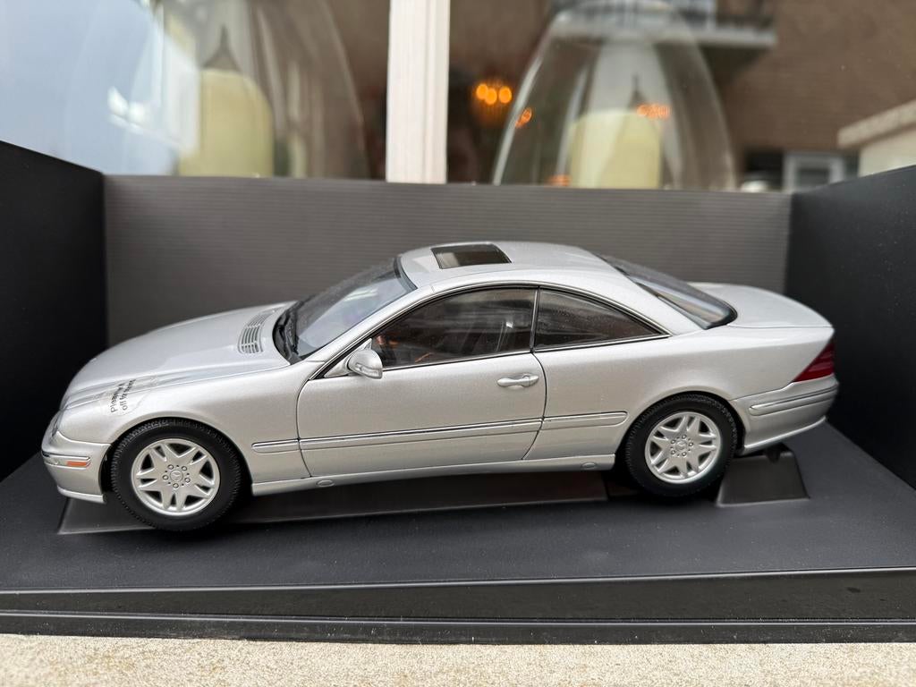 1:18 Mercedes CL500 C215 zilver 1998 Autoart Dealer Editie, Hobby en Vrije tijd, Modelauto's | 1:18, Auto, Autoart, Nieuw, Ophalen of Verzenden
