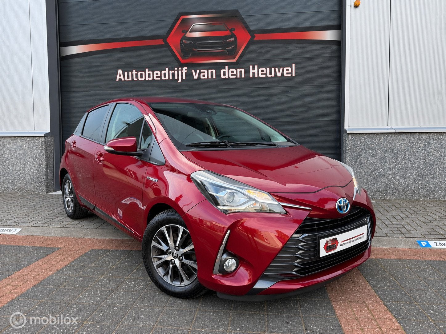 Toyota Yaris 1.5 Hybrid Y20 CarPlay Dealer Keyless Cruise, Gebruikt, 4 cilinders, Grijs, Hybride Elektrisch/Benzine