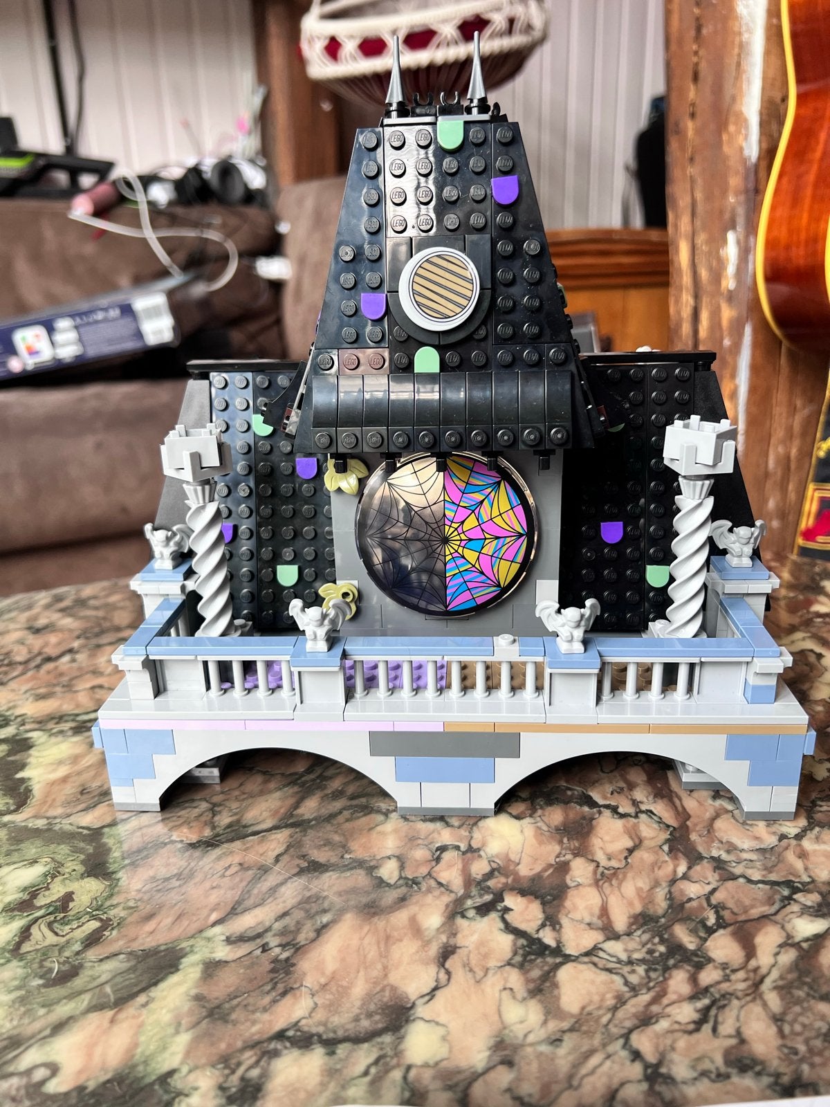 LEGO Wednesday Nevermore Academie - Zo goed als nieuw, Kinderen en Baby's, Speelgoed | Bouwstenen, Ophalen, Zo goed als nieuw