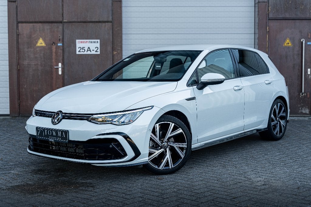 VW Golf 8 1.5 eTSI R-Line Black Edition| Fab.Garantie| BTW, Volkswagen Approved Occasions, Euro 6, 4 cilinders, Lichtsensor
