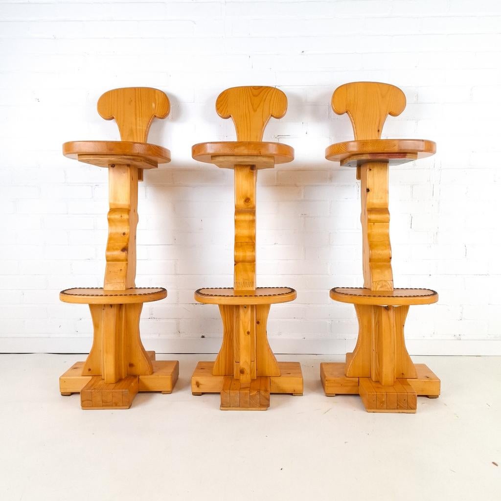 3x vintage barkruk grenenhout brutalist jaren 70, Huis en Inrichting, Barkrukken, Gebruikt, 60 tot 90 cm, 3 krukken, Ophalen of Verzenden