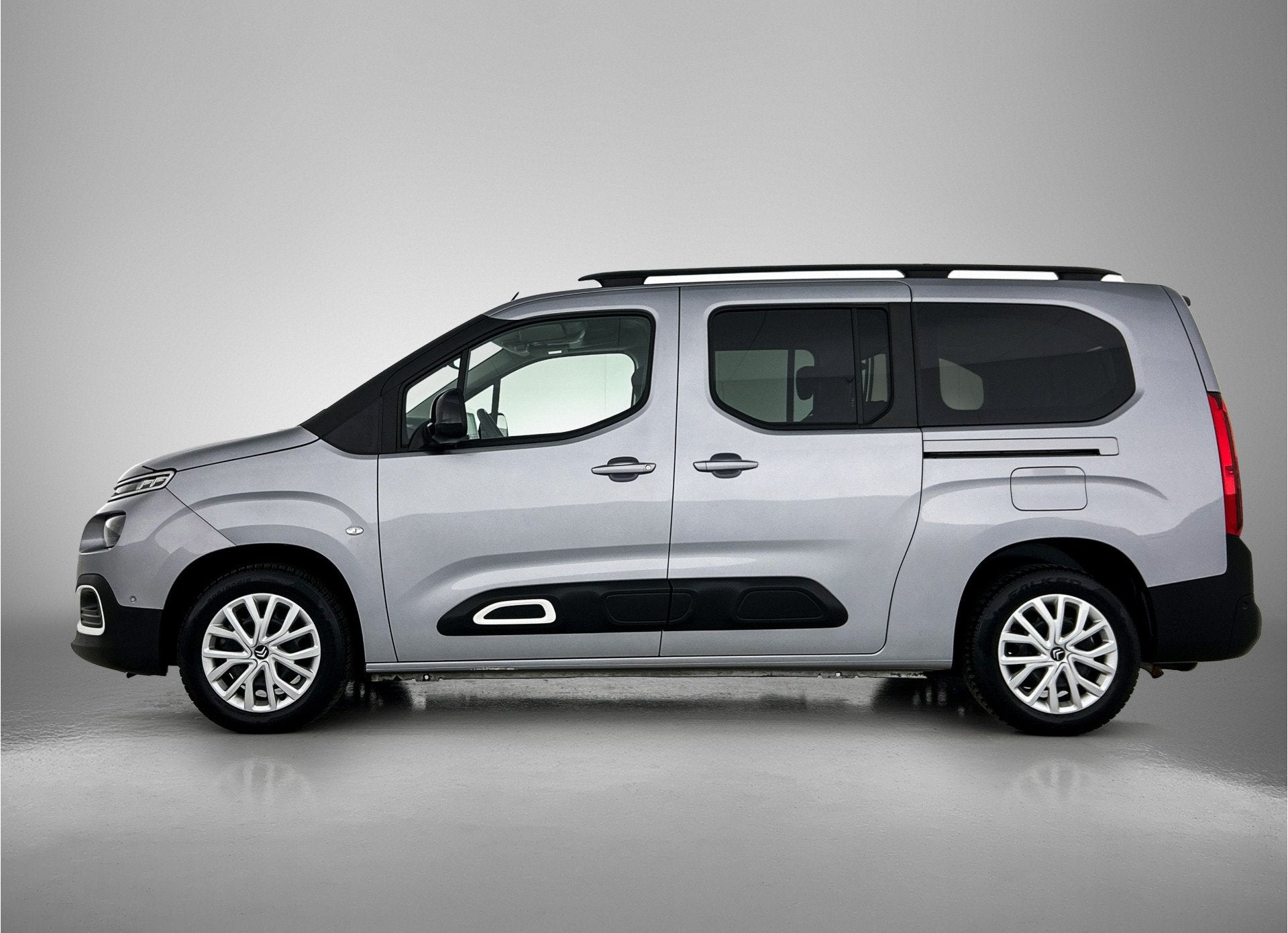 Citroën Berlingo XL 1.2 PureTech Live Direct leverbaar! Rol, 12 maanden, Stof, Gebruikt, Euro 6
