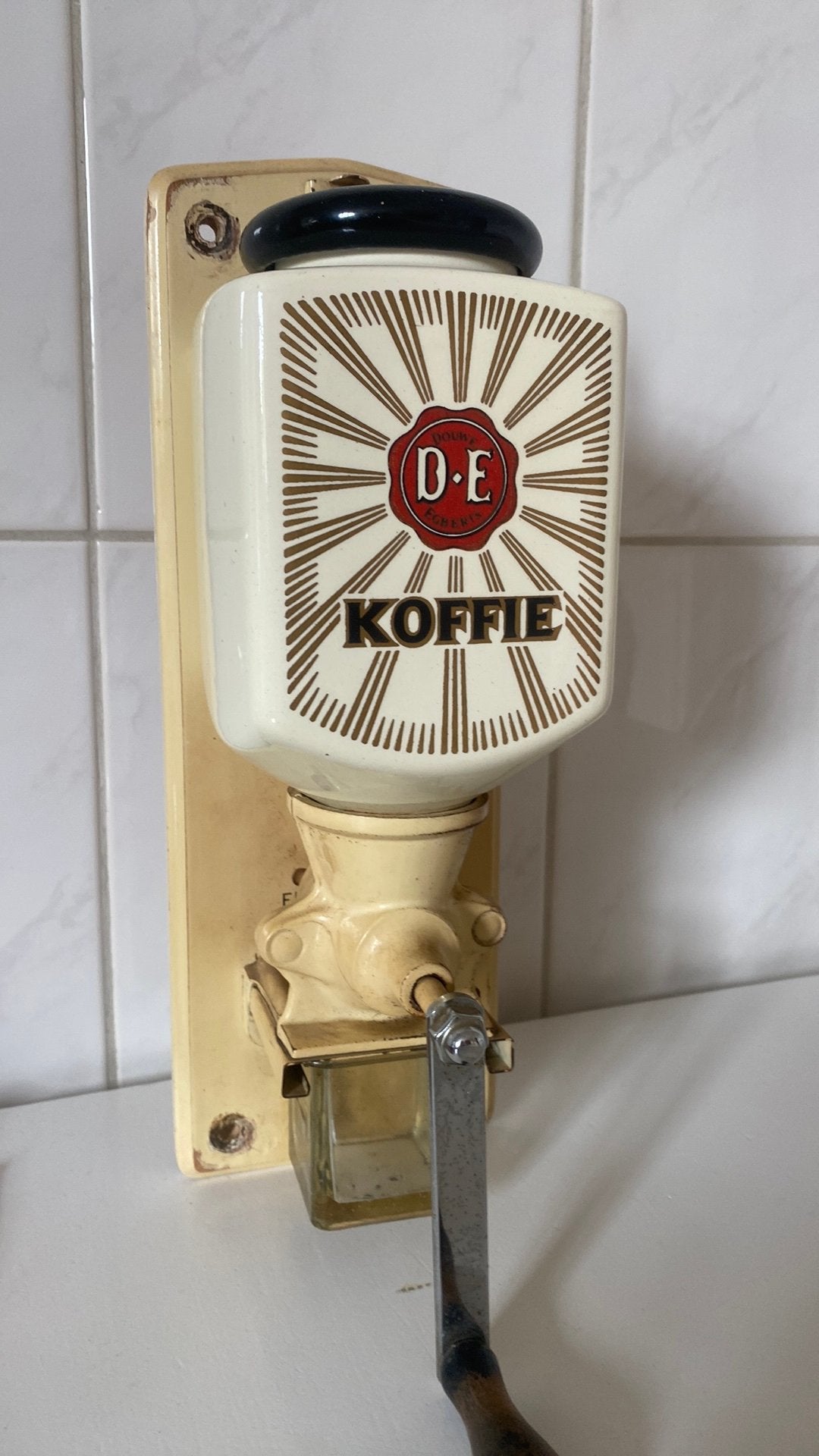 Vintage Koffiemolen van Douwe Egberts wand model, Antiek en Kunst, Antiek | Keukenbenodigdheden, Ophalen of Verzenden