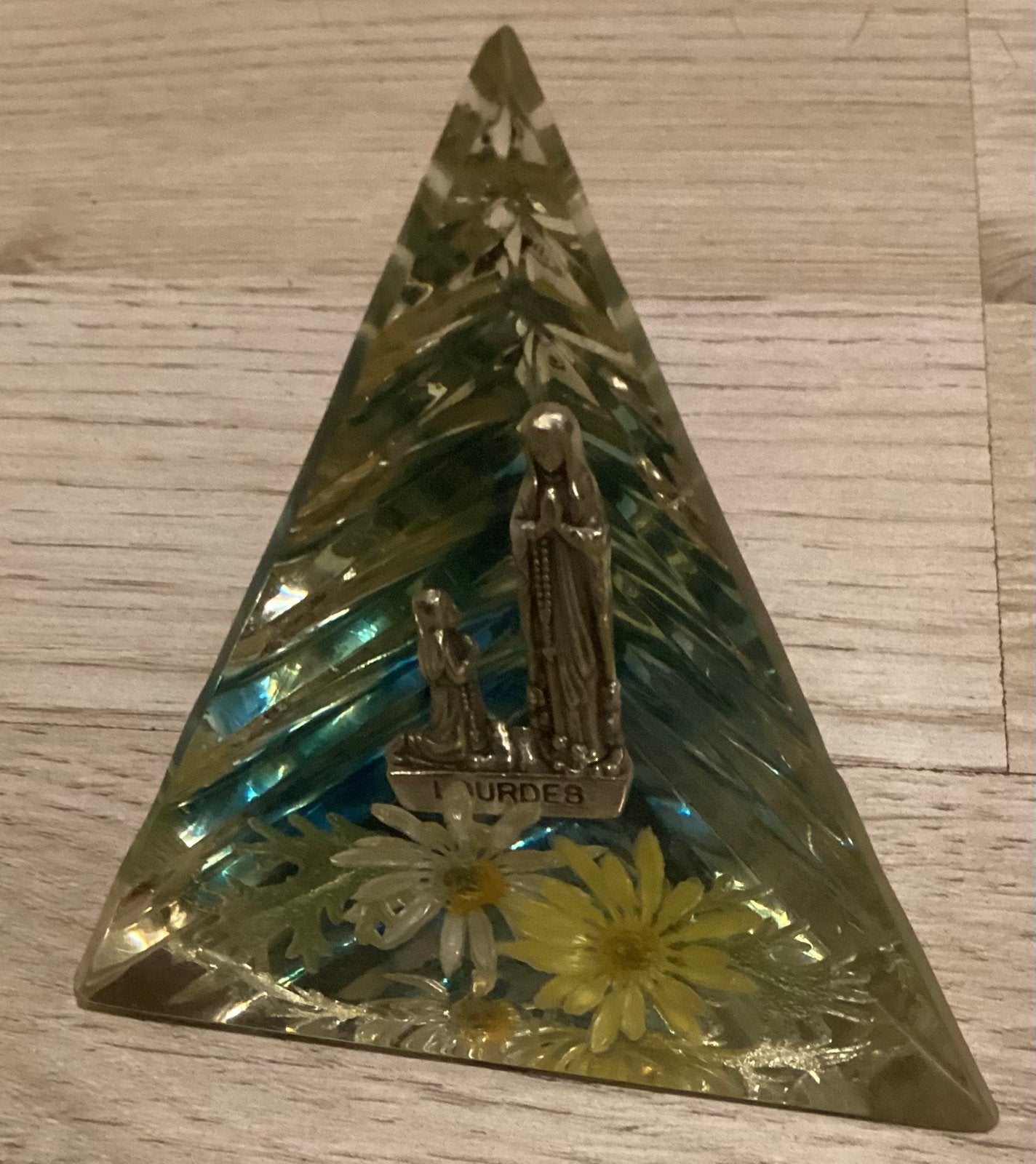 LOURDES!MARIA&BERNADETTE,MOOI!VORM PYRAMIDE ,kunststof, Ophalen of Verzenden