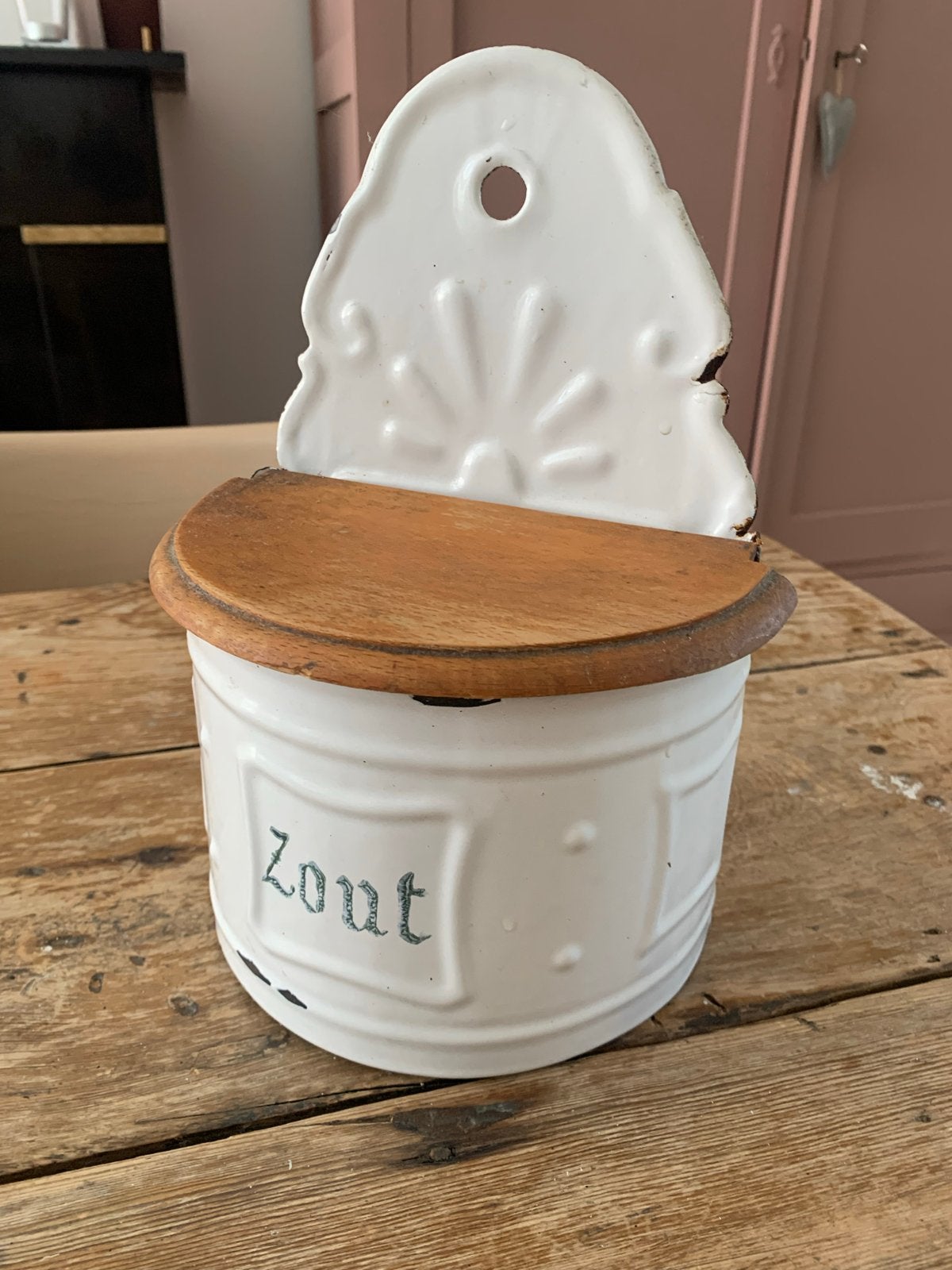 Antieke emaille zoutpot met houten deksel, Ophalen