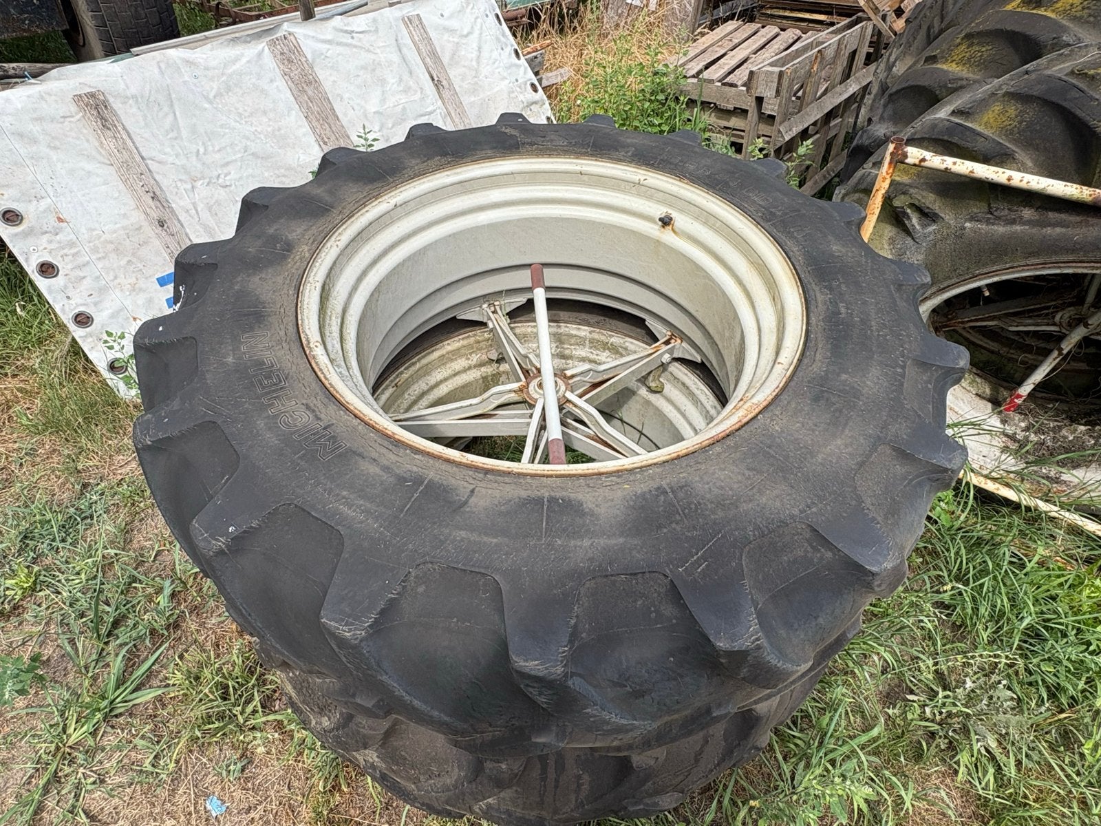 Michelin tractorbanden 16.9/R/34 molcon 5ster  dubbellucht, Ophalen