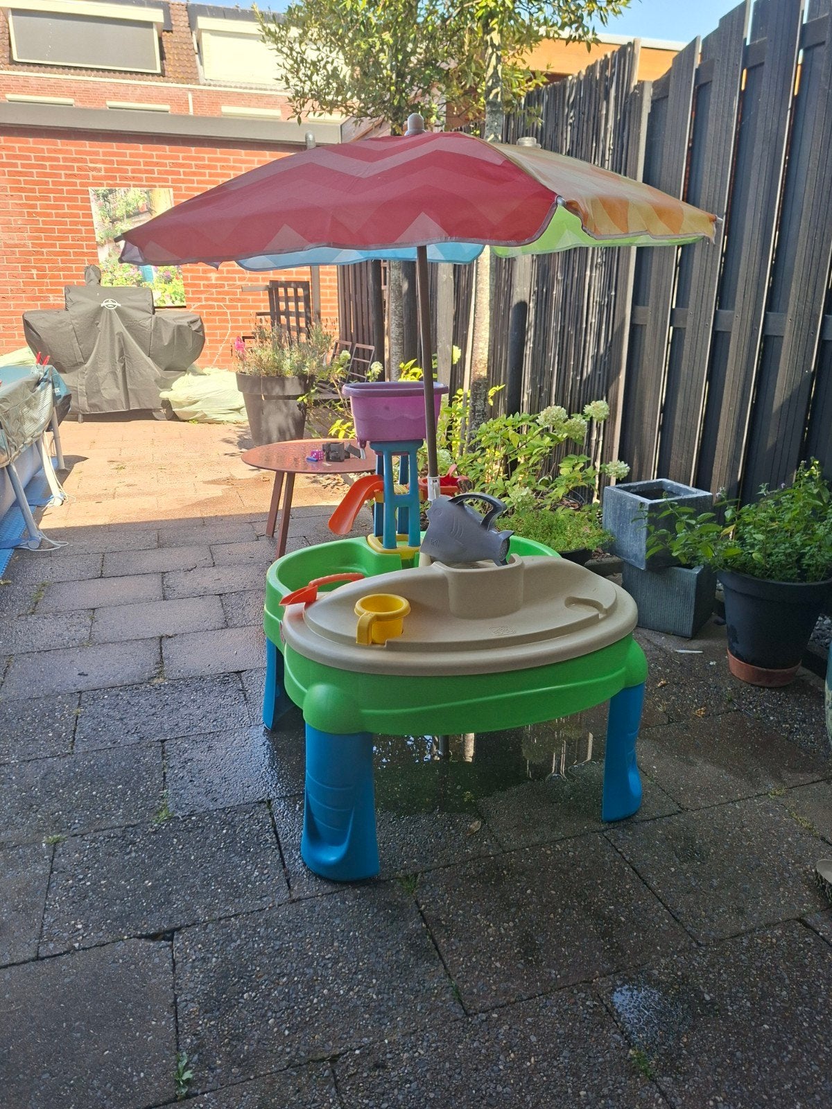 2step 2-in-1 water- en zandtafel met accessoires en parasol, Ophalen, Gebruikt