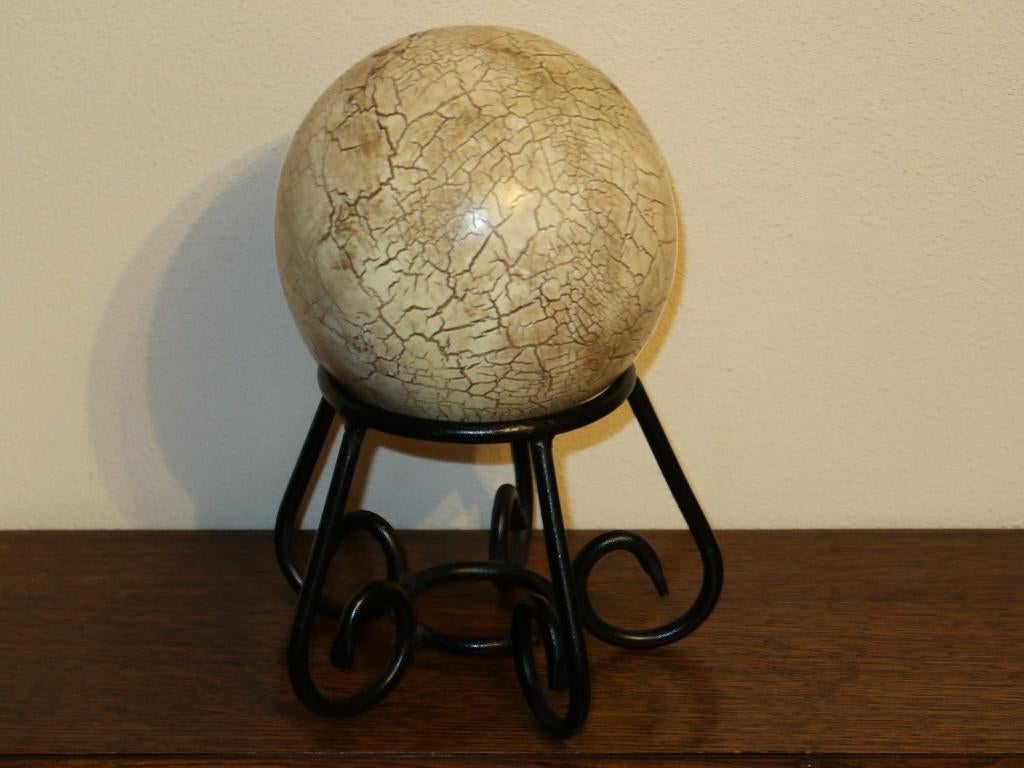 ivoor-kleurige originele vintage HeksenBol op display houder, Verzenden