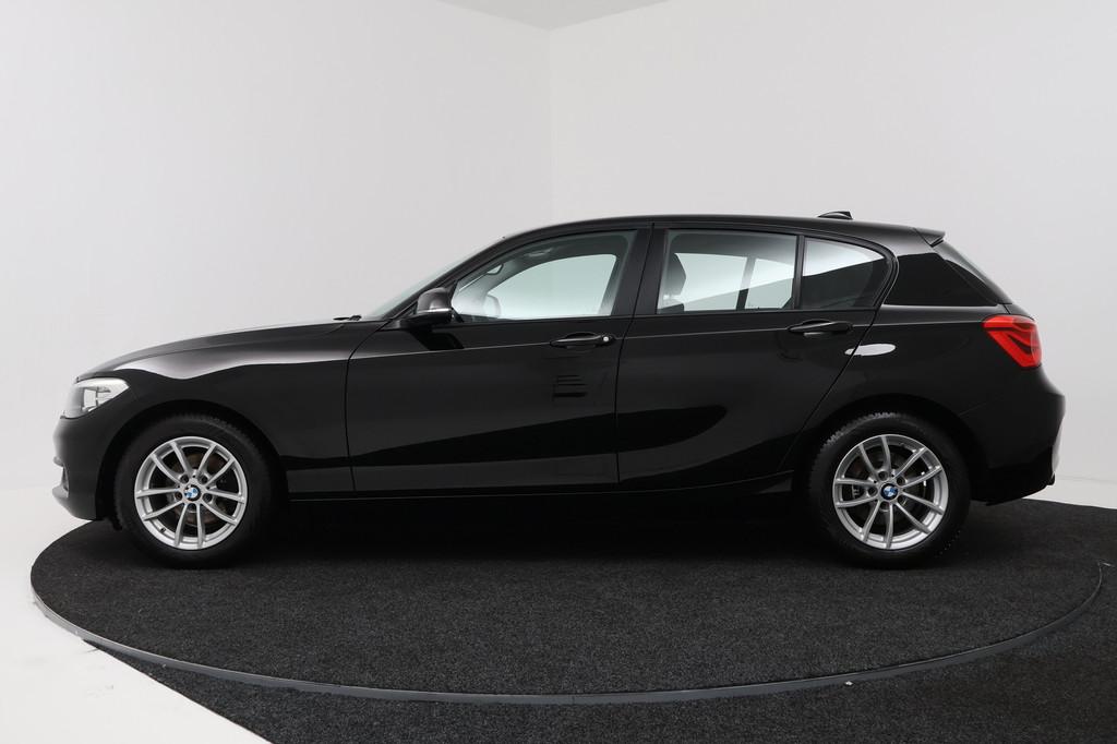 BMW 1-serie 116i Sport (MULTIMEDIA, LM VELGEN, STUURBEDIENIN, 1-Serie, Zwart, Start-stop-systeem, 3 cilinders