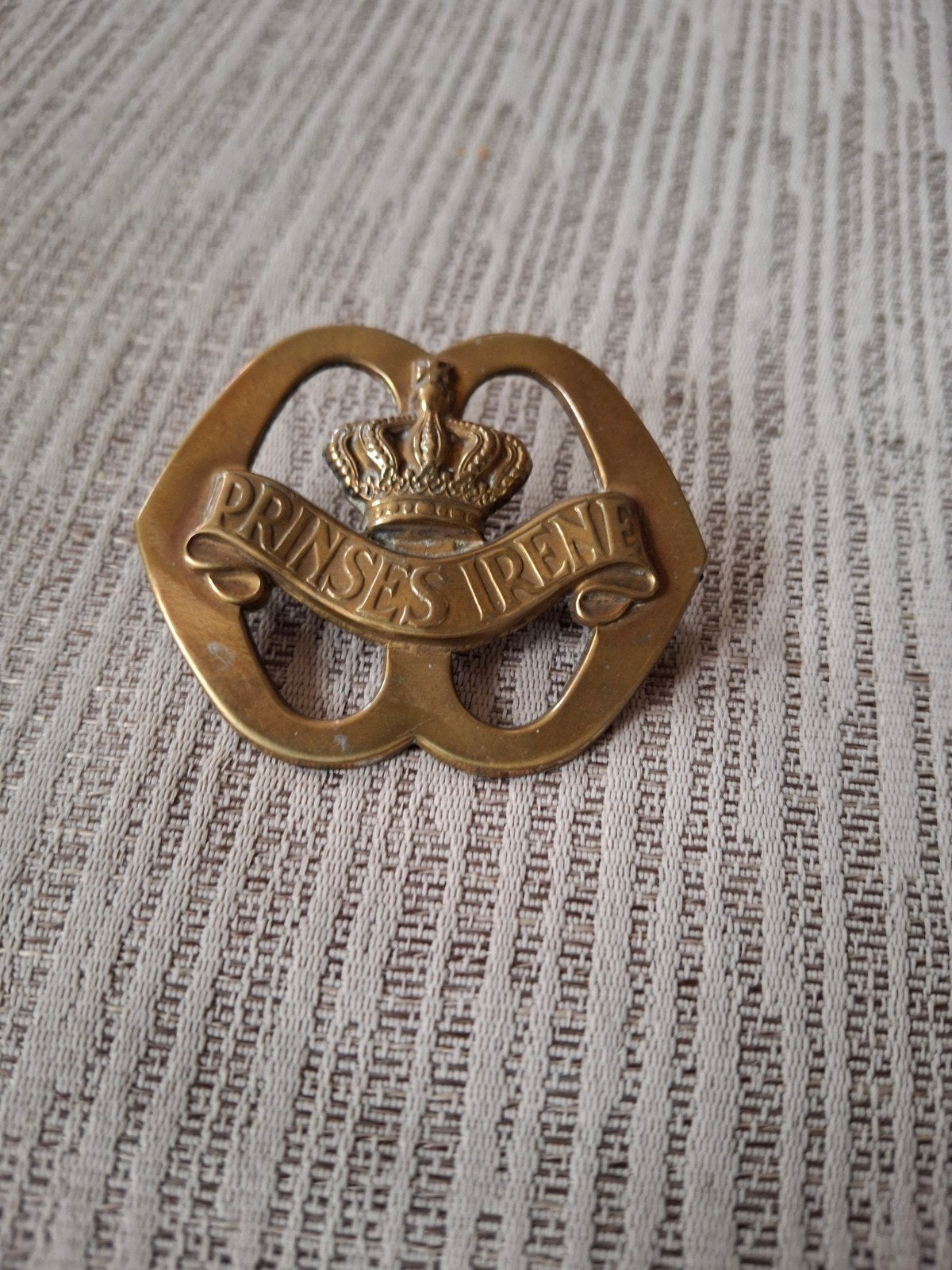 Baret embleem  Prinses Irene (oude slag), Ophalen of Verzenden, Landmacht, Nederland, Embleem of Badge
