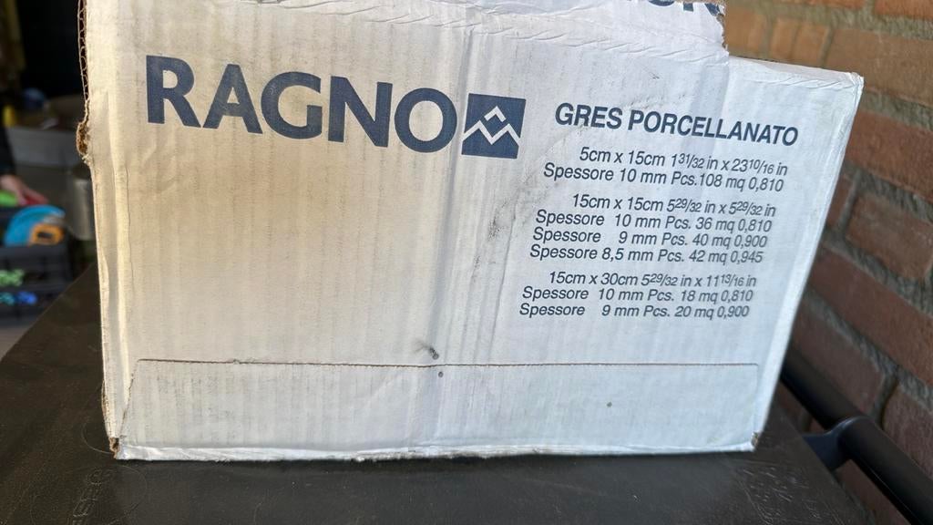 Ragno tegel grijs porcelein (bijna volle doos), Ophalen, Minder dan 30 cm, Radiator, Minder dan 60 cm