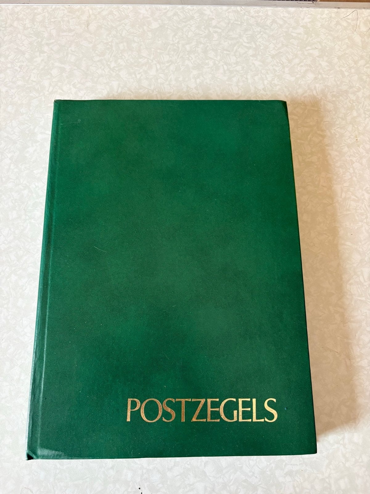 Postzegelverzameling in album - Nederland en Buitenland, Ophalen of Verzenden, Nederland en Buitenland