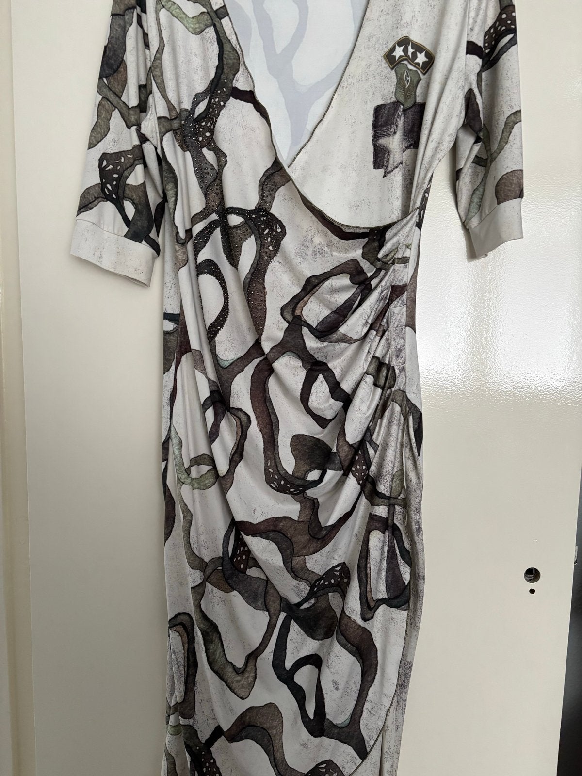 Issy wikkeljurk met print en steentjes, Maat 42/44 (L), Zo goed als nieuw, Onder de knie, Meerkleurig