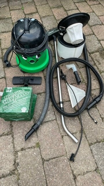 Numatic George tapijtreiniger / waterzuiger + accessoires, Gebruikt, Numatic, Minder dan 1200 watt, Geschikt voor harde vloeren