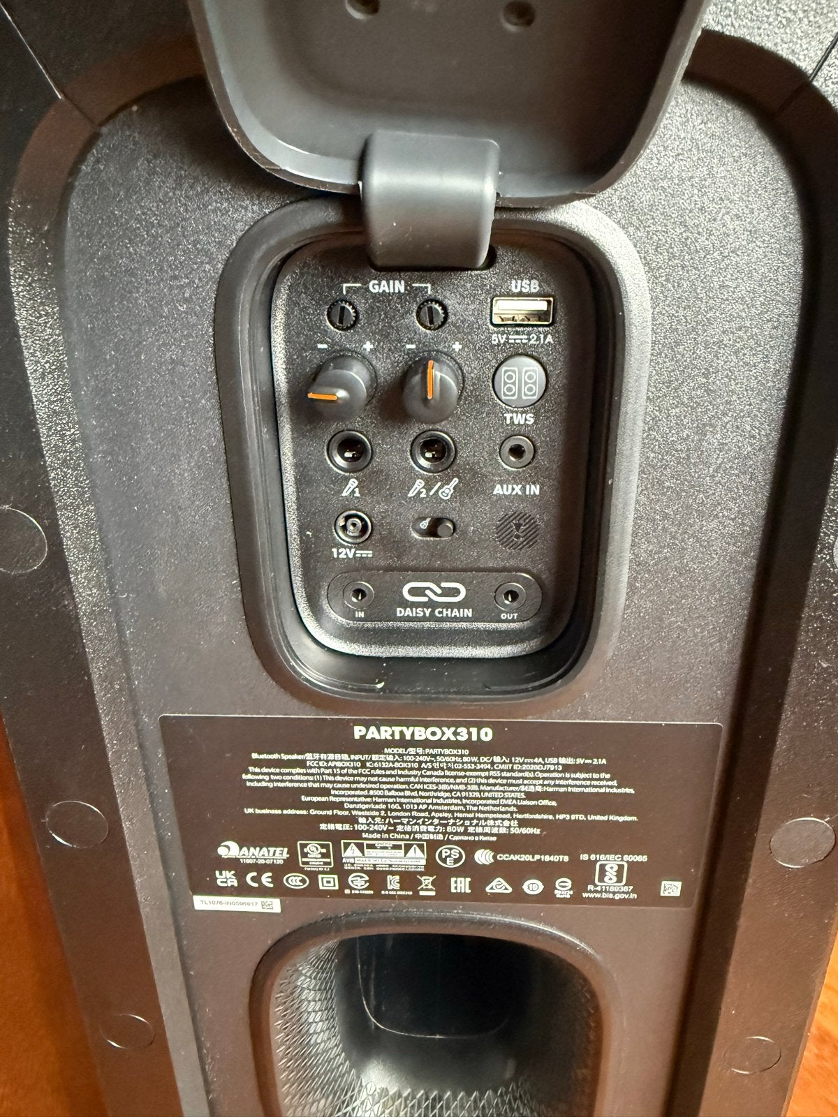Foto 4 van JBL Partybox 310 TE HUUR met 2 microfoons