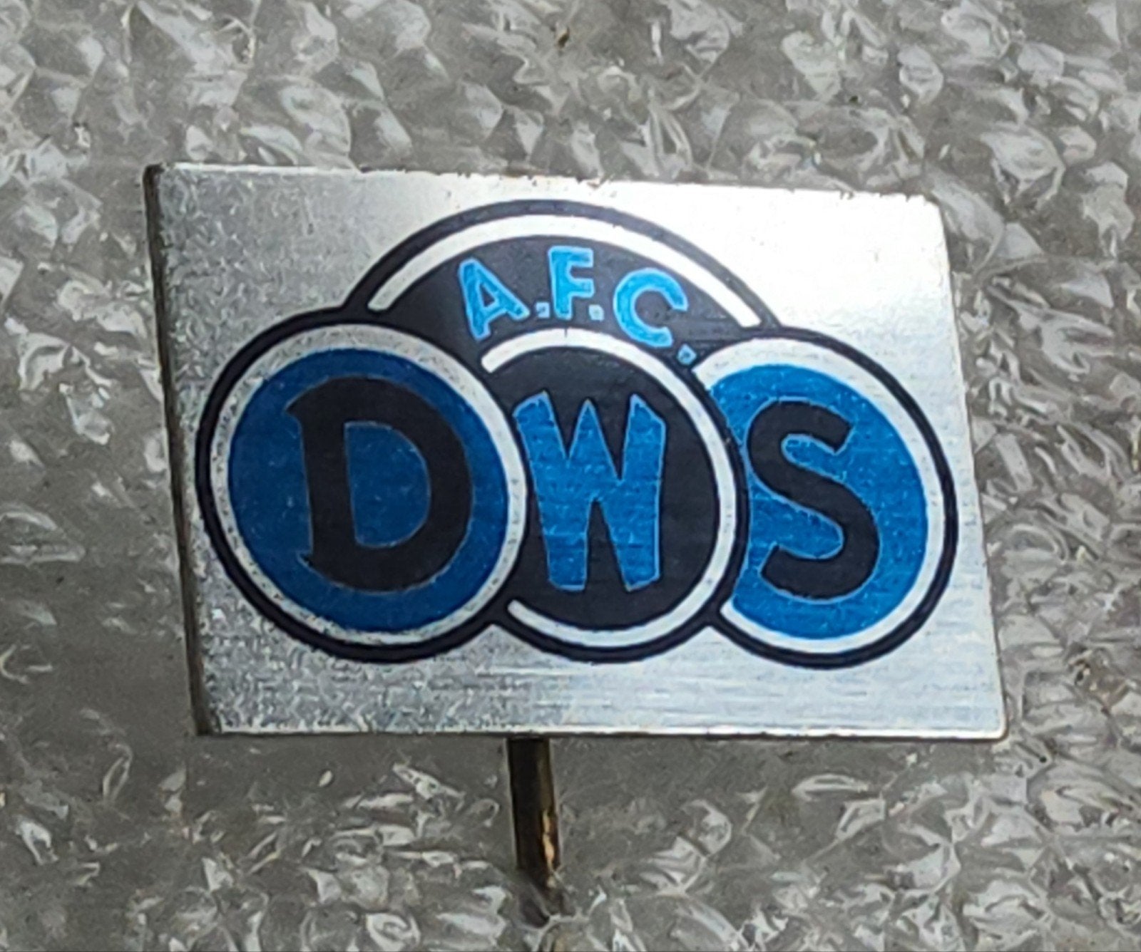 Vintage A.F.C. DWS Speldje - Voetbalclub Amsterdam, Ophalen of Verzenden, Gebruikt, Sport, Speldje of Pin