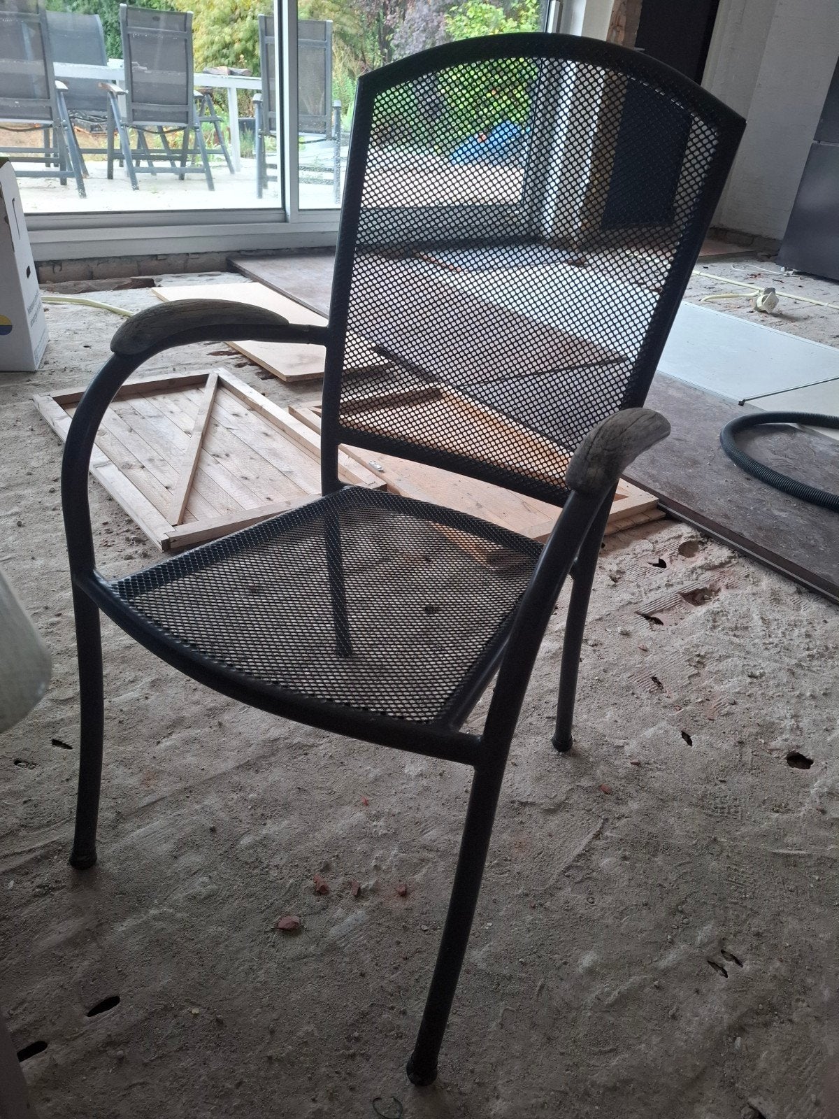 Tuinstoel van ijzer met houten leuningen, Ophalen of Verzenden, Gebruikt, Metaal
