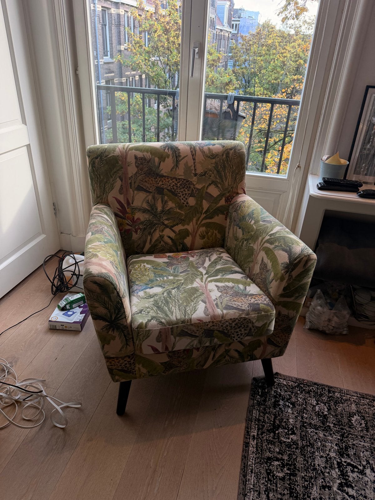 Leuke fauteuil met jungleprint en luipaarden, de pijp, Ophalen, 75 tot 100 cm, Zo goed als nieuw, Stof