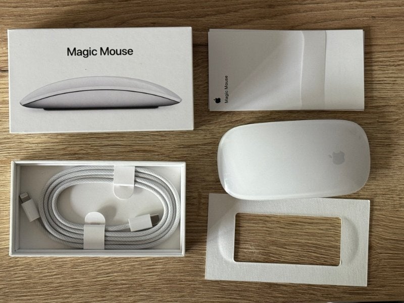 DEFECTE Apple Magic Muis + nieuwe USB-C naar lightning kabel, Ophalen, Muis, Ergonomisch, Rechtshandig