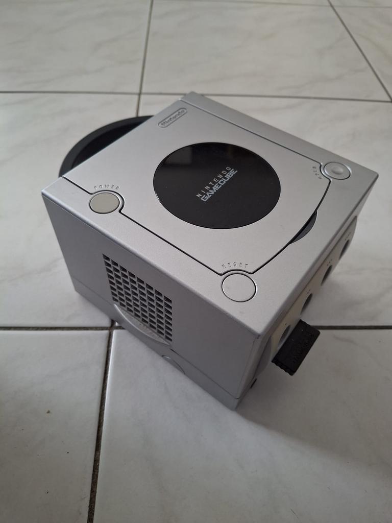 Gamecube met 2 spellen, Ophalen, Zo goed als nieuw, Met 1 controller