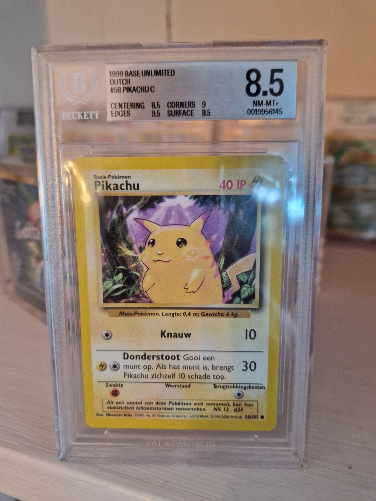 Pikachu Beckett 8.5, Ophalen of Verzenden, Zo goed als nieuw
