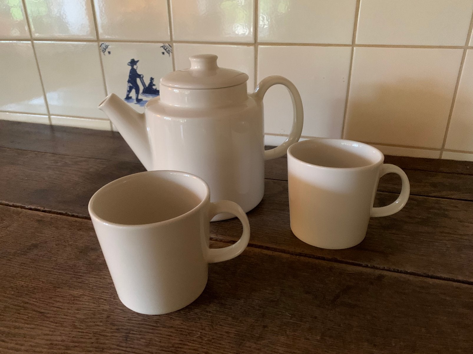 IIttala Teema wit Theepot en 2 mokken, Overige typen, Ophalen of Verzenden, Zo goed als nieuw, Overige stijlen