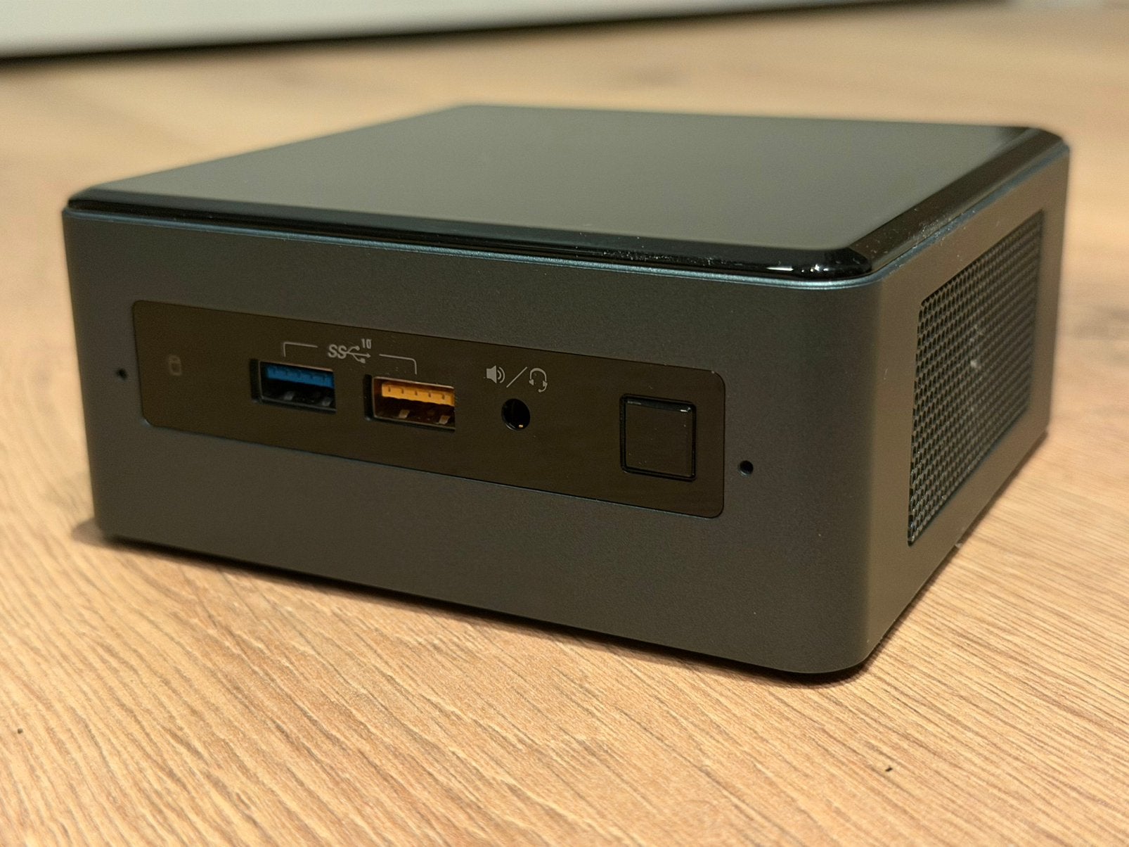Intel NUC 8 i7 8559U, Ophalen of Verzenden, Zo goed als nieuw