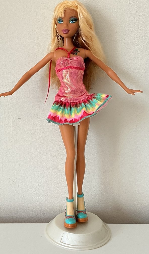 Mijn Scene pop met tweekleurig haar en draaibare hoofdhuid, Ophalen of Verzenden, Gebruikt, Barbie