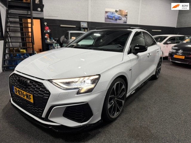 Audi A3 Limousine 35 TFSI S edition, Auto's, Dealer onderhouden, 4 cilinders, 150 pk, Wit