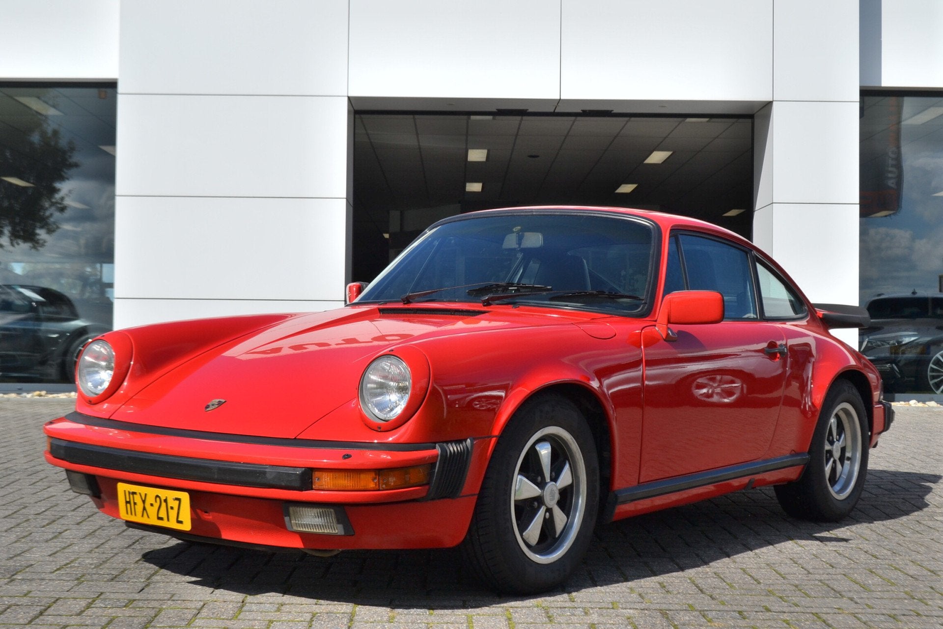 Porsche 911 3.2 Carrera Coupe Schuifdak (bj 1985), Achterwielaandrijving, Zwart, 4 stoelen, Bedrijf