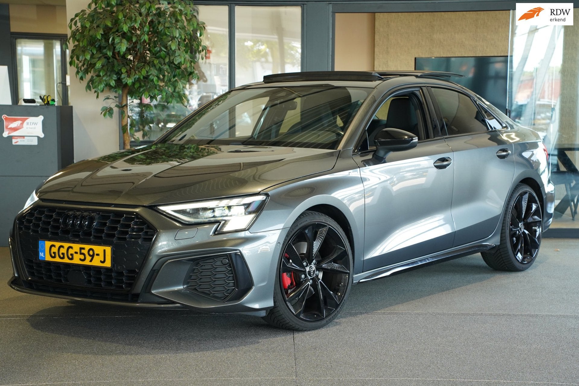 Audi A3 LIMOUSINE 35 TFSI S-Line S-tronic Pano Navi Led Lede, Auto's, Audi, 4 cilinders, 150 pk, Leder en Stof, Bedrijf
