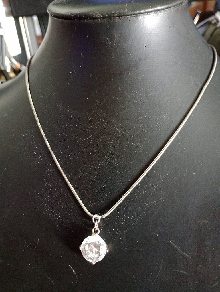 Prachtige Solitaire Ketting Unieke Tweekleurige Details, Verzenden, Zo goed als nieuw, Steen of Mineraal, Met edelsteen