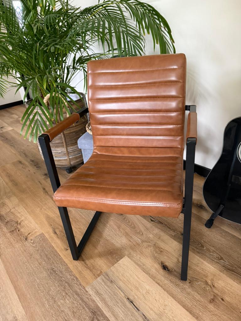 4 eetkamerstoelen industrieel / cognac kleurig, Huis en Inrichting, Stoelen, Ophalen, Overige materialen, Gebruikt, Bruin