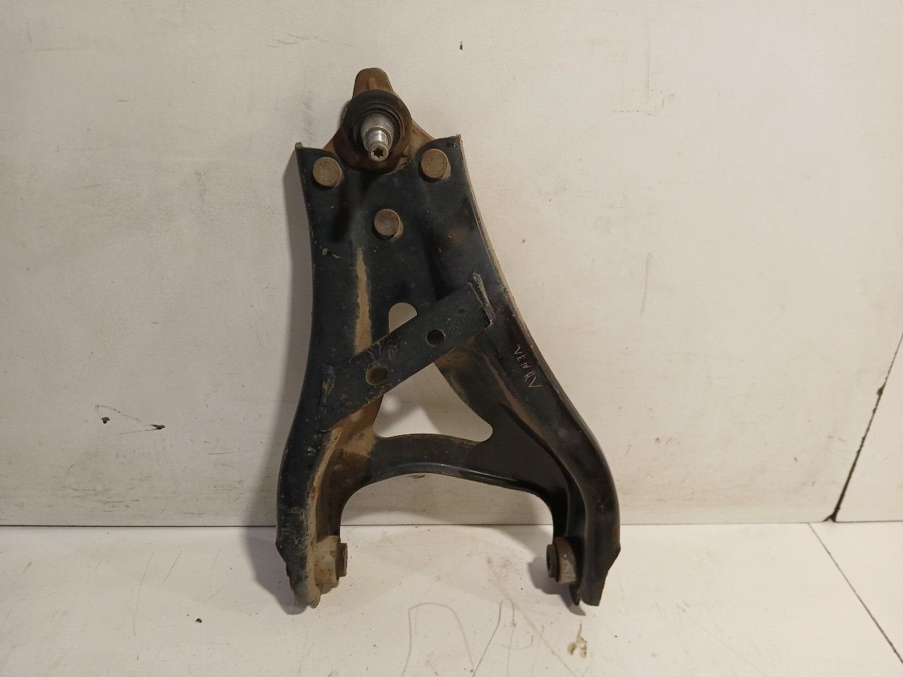 Draagarm rechts voor Dacia Duster, Onderdelen@venauto.nl, Gebruikt, Ettenseweg 76, 4706 PB Roosendaal, The Netherlands, Herkomst onderdeel bekend