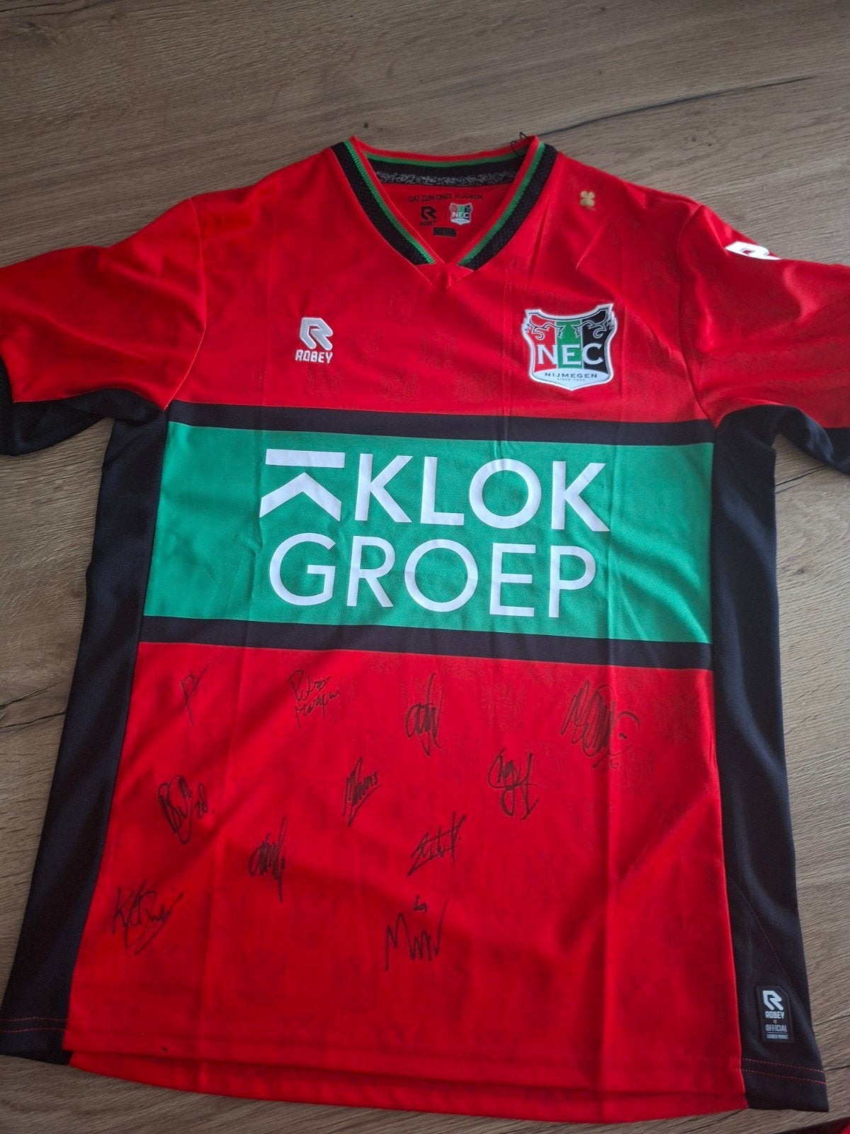 NEC gesigneerd shirt seizoen 2024-2025, Maat L, Ophalen of Verzenden, Nieuw, Shirt