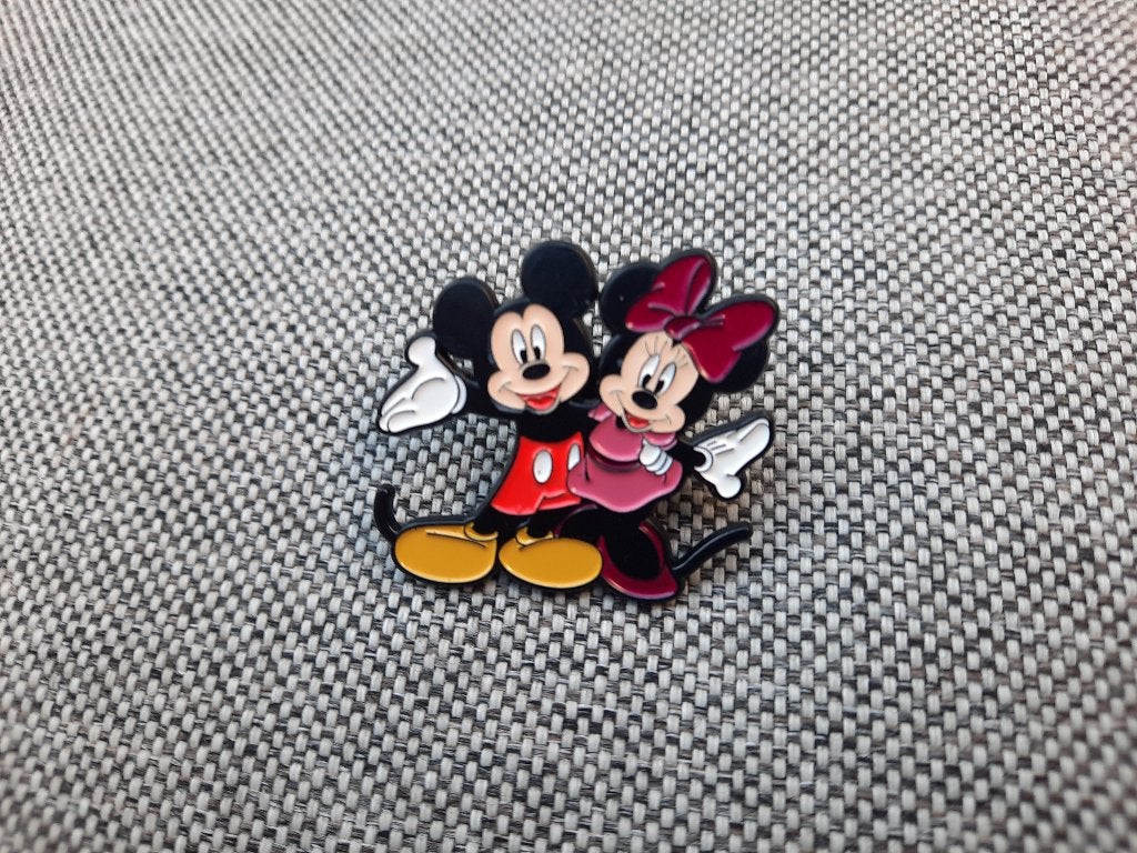 1 leuke pin van Mickey en Minnie Mouse te koop, Verzamelen, Ophalen of Verzenden, Nieuw, Overige onderwerpen, Speldje of Pin