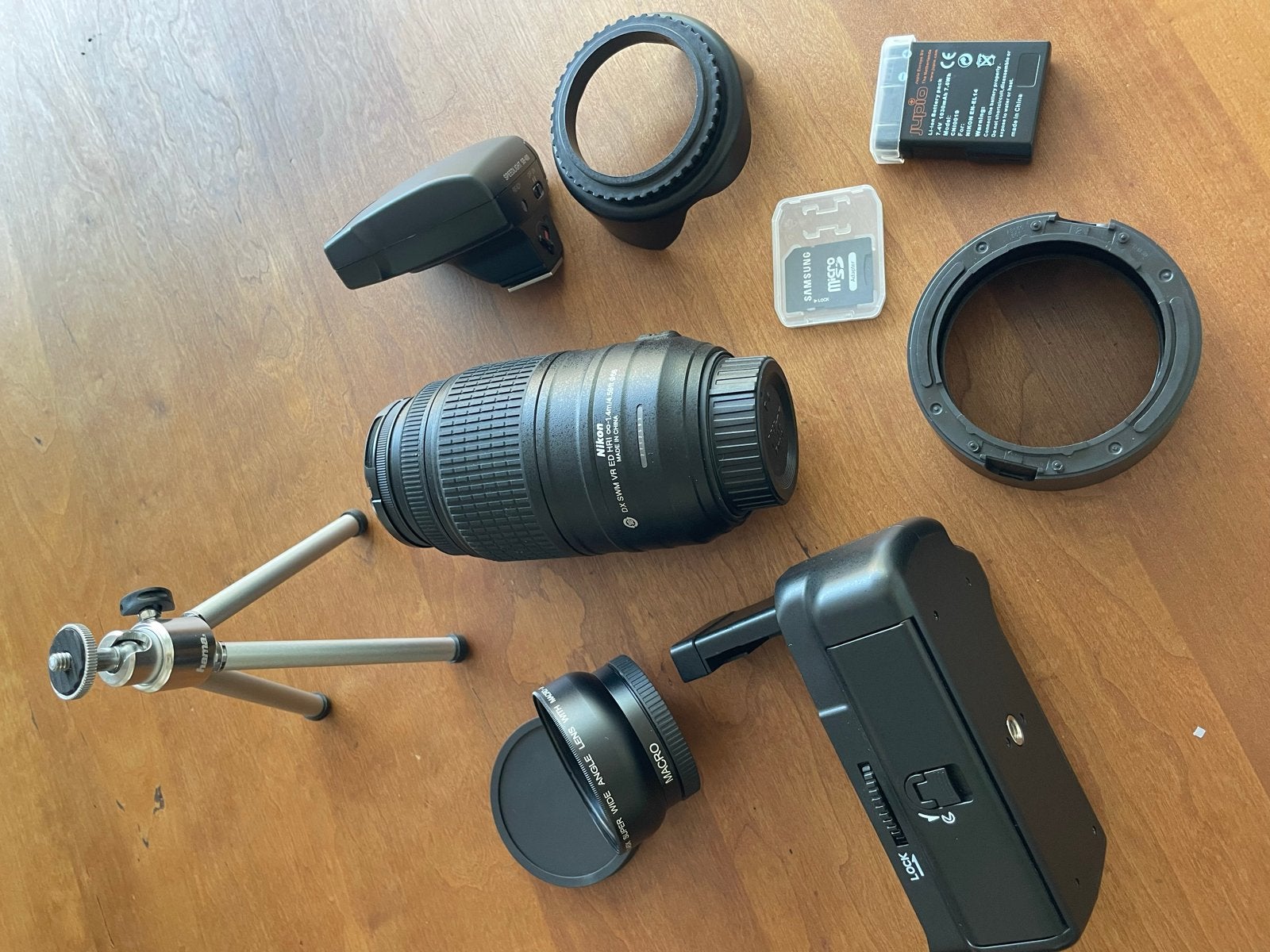 Nikon D3100 DSLR camera met 2 lenzen, flitser en tassen, Ophalen, Gebruikt, Spiegelreflex, Nikon