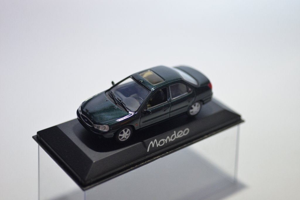 Minichamps Ford Mondeo Mk.1 donker groen, Hobby en Vrije tijd, Minichamps, -, Ophalen of Verzenden, Zo goed als nieuw