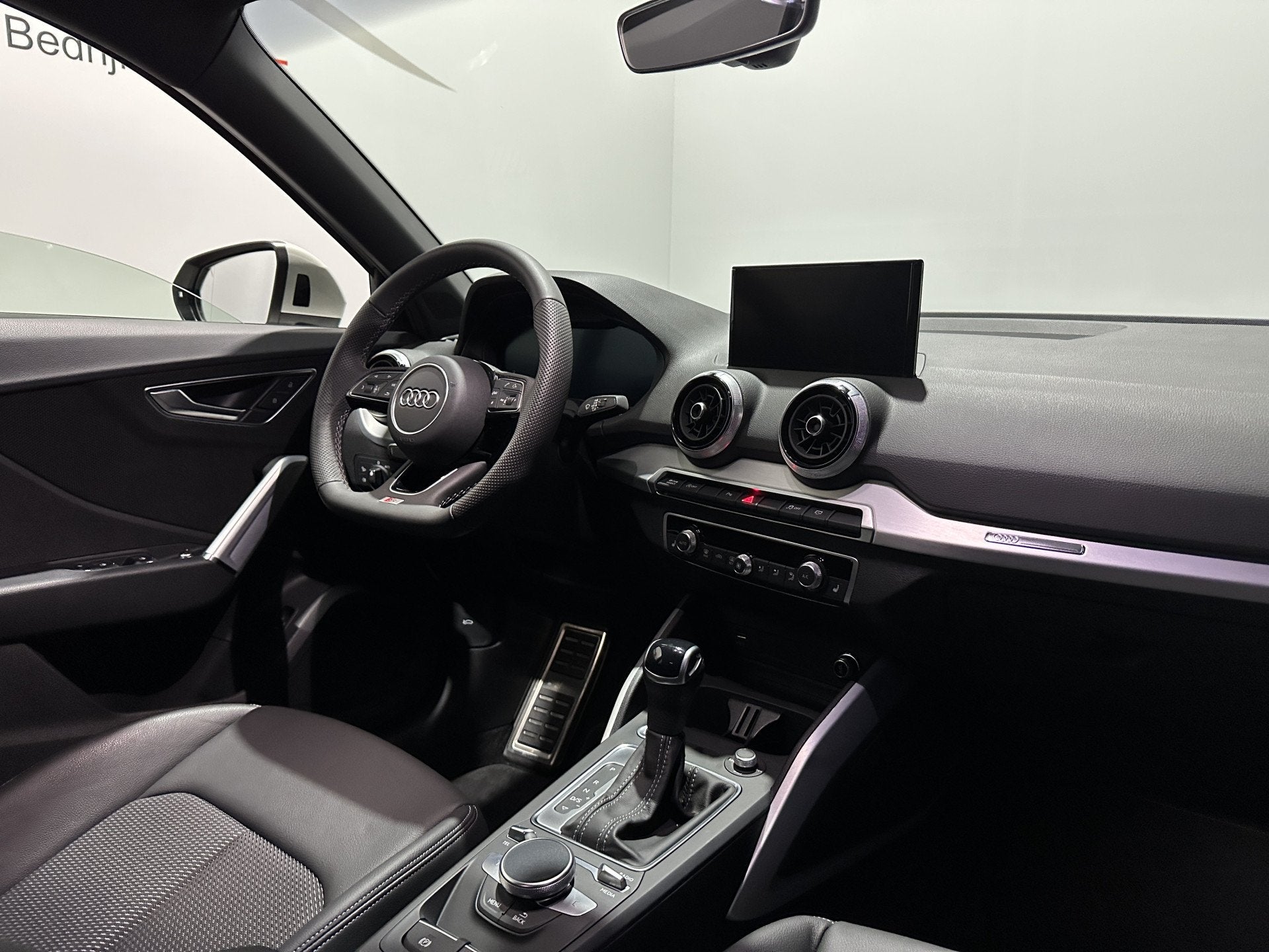 Audi Q2 35 TFSI S Edition - Automaat - Camera / Carplay / St, Auto's, 4 cilinders, 150 pk, Bedrijf, 690 kg