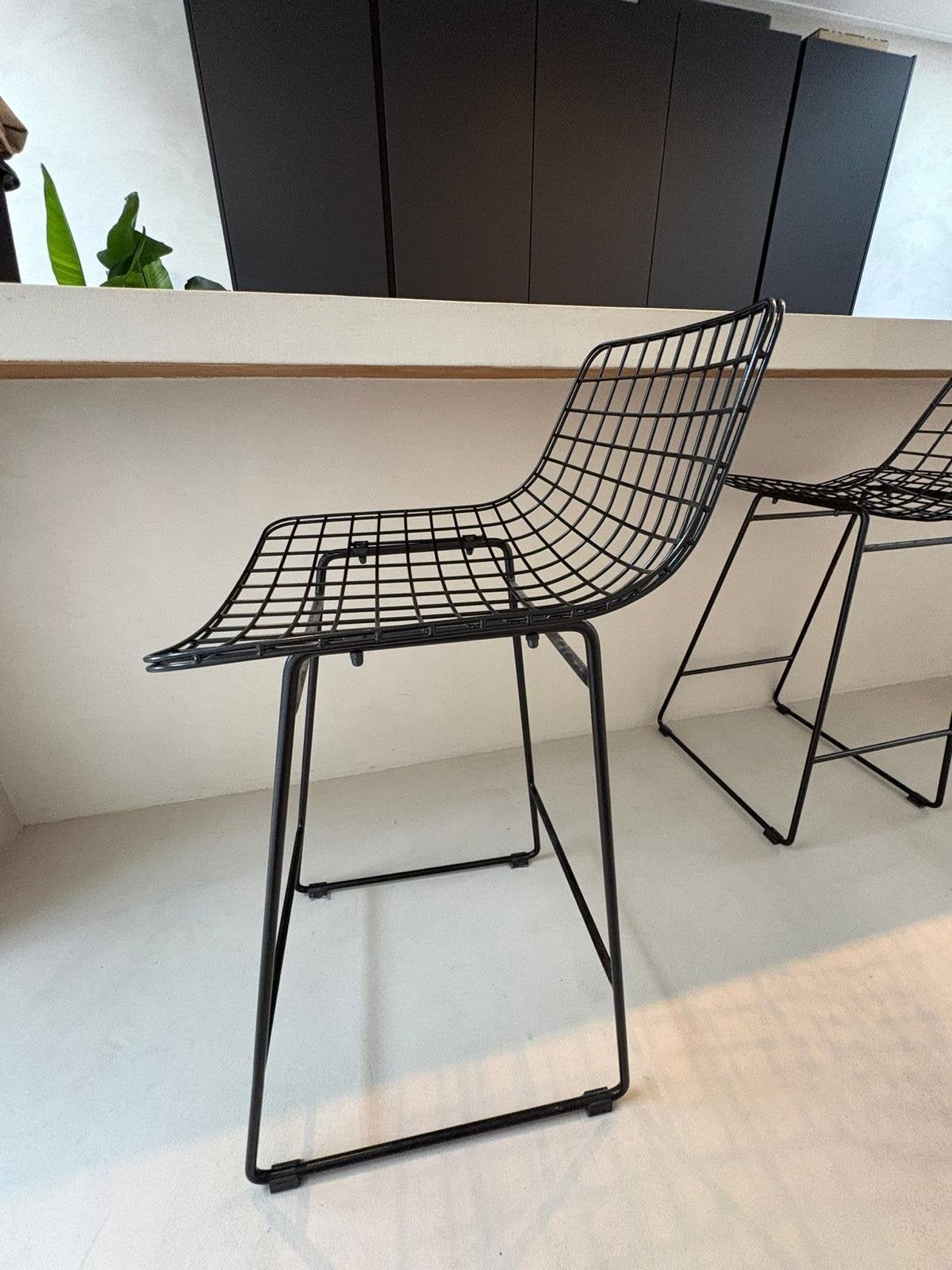 HK LIVING - Set van 2 zwarte draadstalen barkrukken, Huis en Inrichting, Barkrukken, Ophalen, 60 tot 90 cm, Zo goed als nieuw