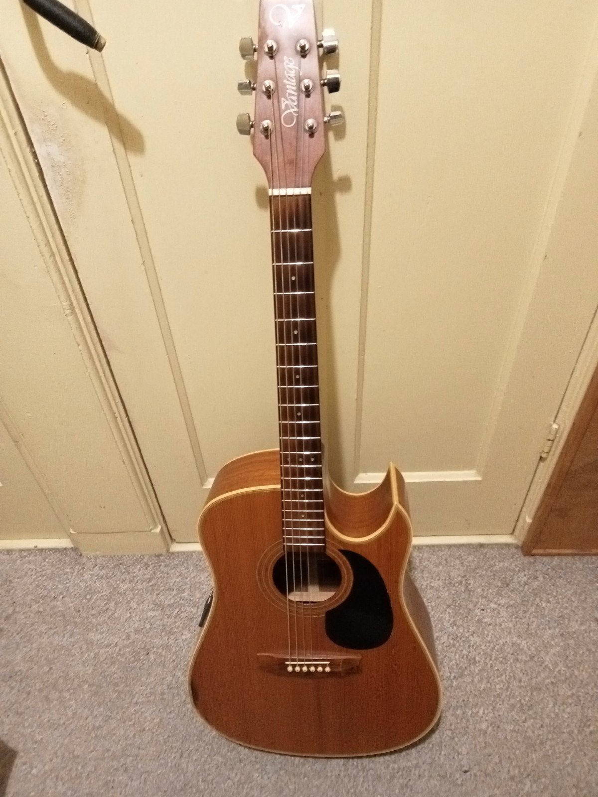 VANTAGE COUNTRY GITAAR met Piezo element., Ophalen, Gebruikt, Western- of Steelstringgitaar, Met (piezo-)element