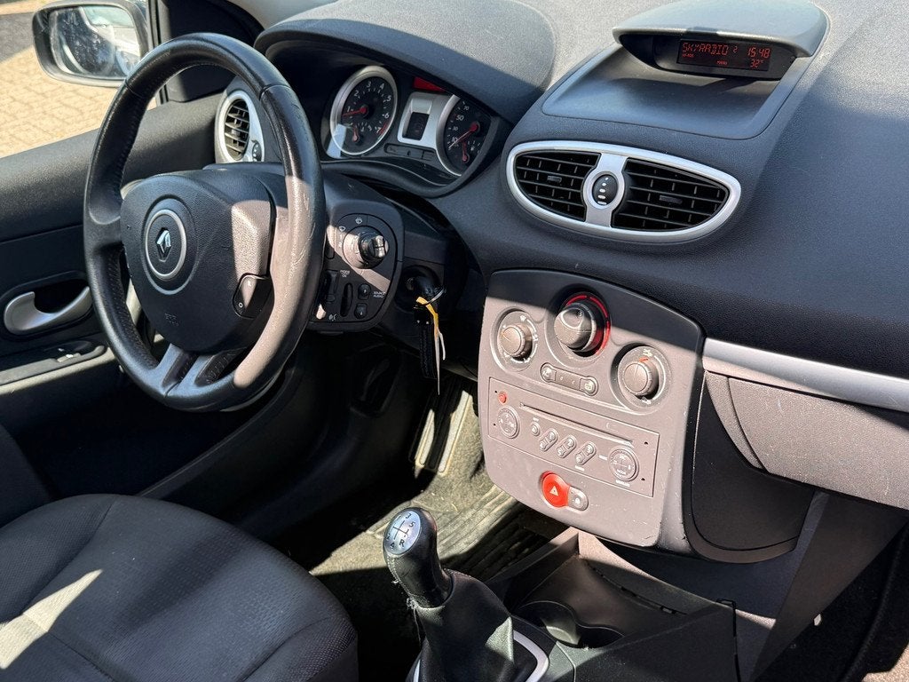 Renault Clio Gereserveerd!, Auto's, Voorwielaandrijving, Gebruikt, 4 cilinders, Zwart