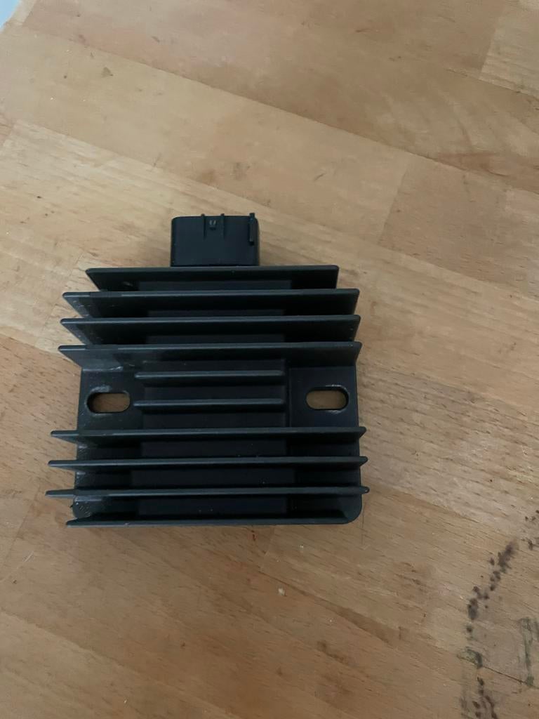 Spanningsregelaar Suzuki Burgman 400 SH810AA, Ophalen of Verzenden, Gebruikt