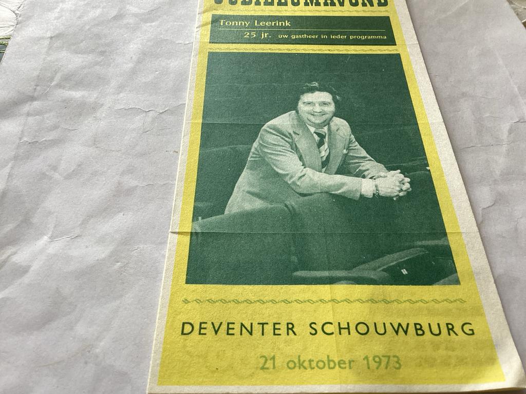 Jubileumavond Tonny Leerink Deventer Schouwburg 1973, Ophalen of Verzenden, 1960 tot 1980, Nederland, Knipsel(s)