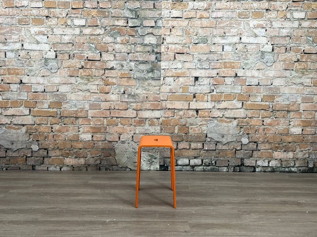 Blå Station Bimbo Kruk – Oranje Hout | Osko + Deichmann, Ophalen, Zo goed als nieuw, Hout