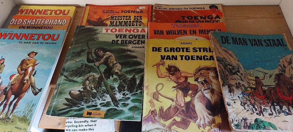 Diverse stripboeken: Toenga, Winnetou, Kuifje en meer, Diverse auteurs zoals Hergé, Aidans, Karl May, Meerdere stripboeken, Ophalen