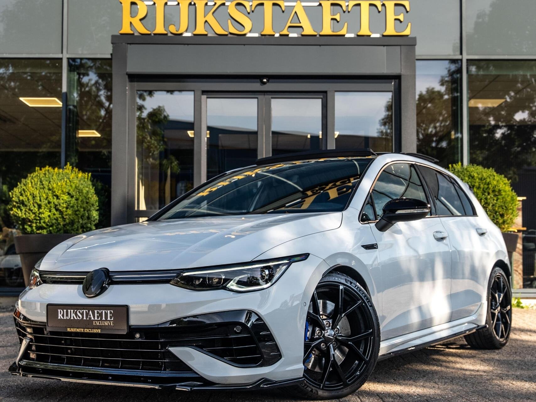 Volkswagen Golf 2.0 TSI R 4Motion|PANO|NURB|H&K|AKRA|ACC|19', Gebruikt, 4 cilinders, 320 pk, Leder en Stof